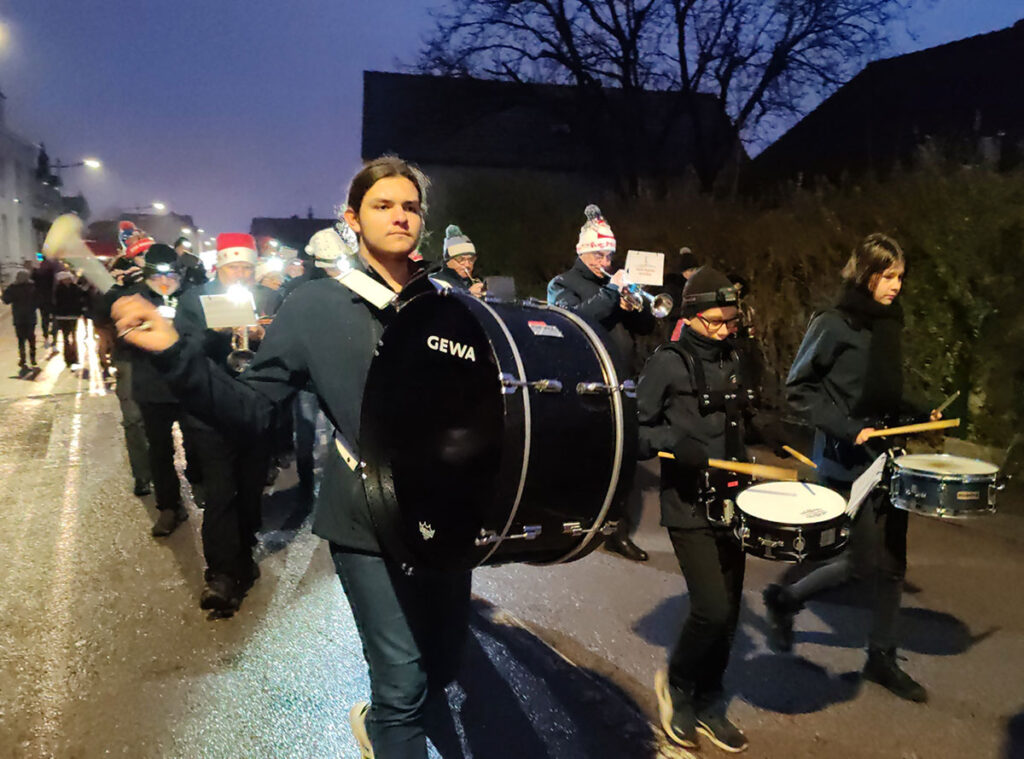 Parade de noel de golbey 2024 avec l'orchestre d'harmonie