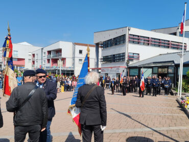 Cérémonie de la victoire du 8 mai 1945 à Golbey avec l'orchestre d'harmonie et la chorale Coup de choeur