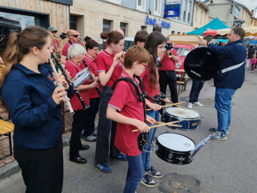 L'orchestre d'harmonie à la foire aux beignets râpés 2025 à Golbey