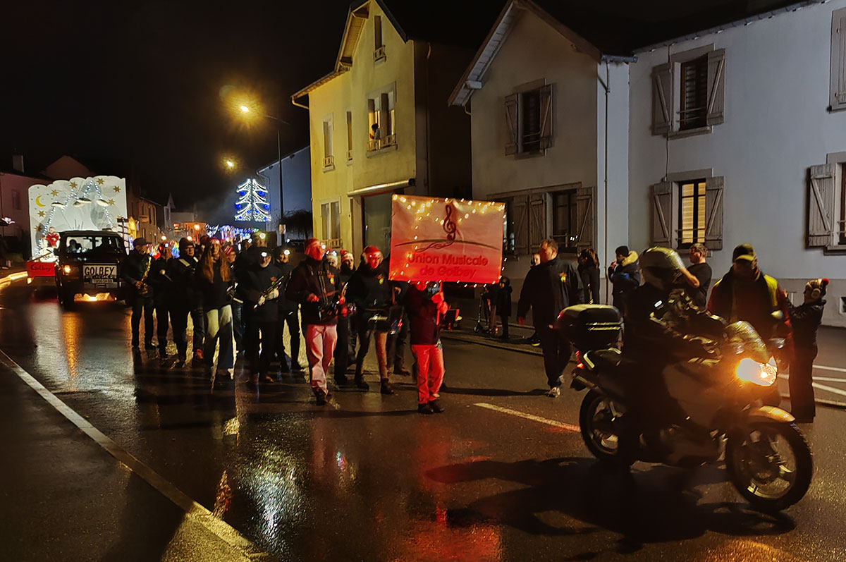 Défilé de la Saint-Nicolas 2025 à Golbey avec l'Orchestre d'Harmonie de l'Union Musicale de Golbey