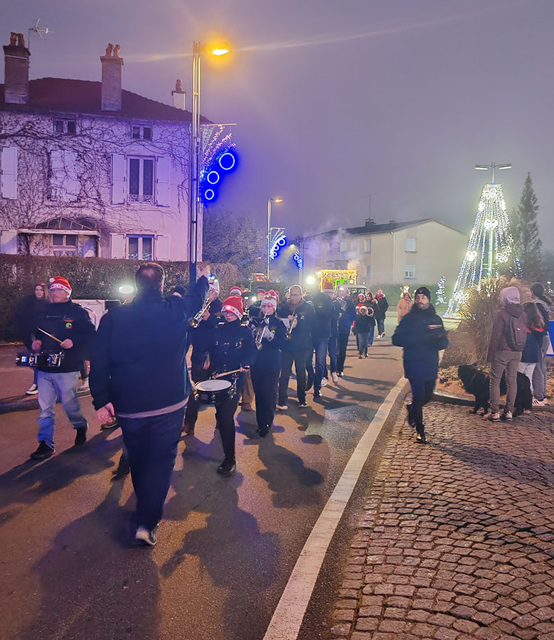 L'orchestre d'harmonie ouvre la parade de Noel 2025 à Golbey