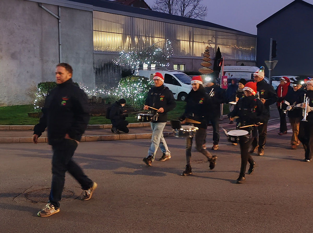 L'orchestre d'harmonie ouvre la parade de Noel 2025 à Golbey